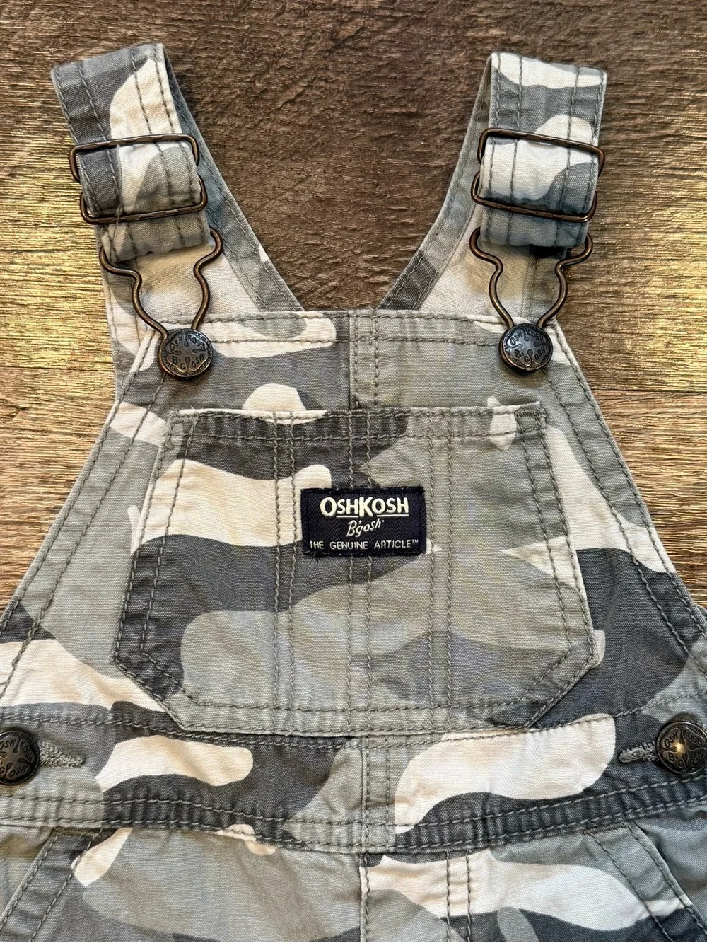 Oshkosh B’Gosh Grey Camo Short Overalls Adjustable Strap Snow Closure 9 Months